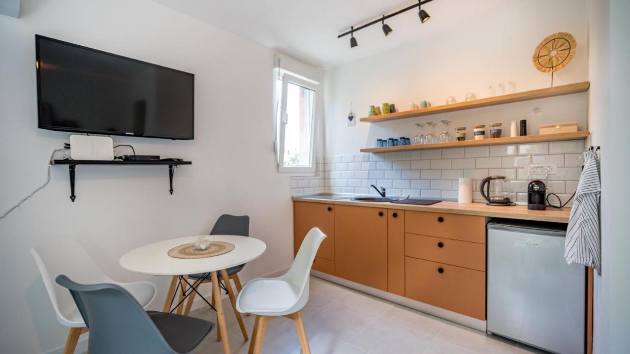Cozy Apartment, 10 Minutes Walking Distance From The Old Town Kotor Bagian luar foto