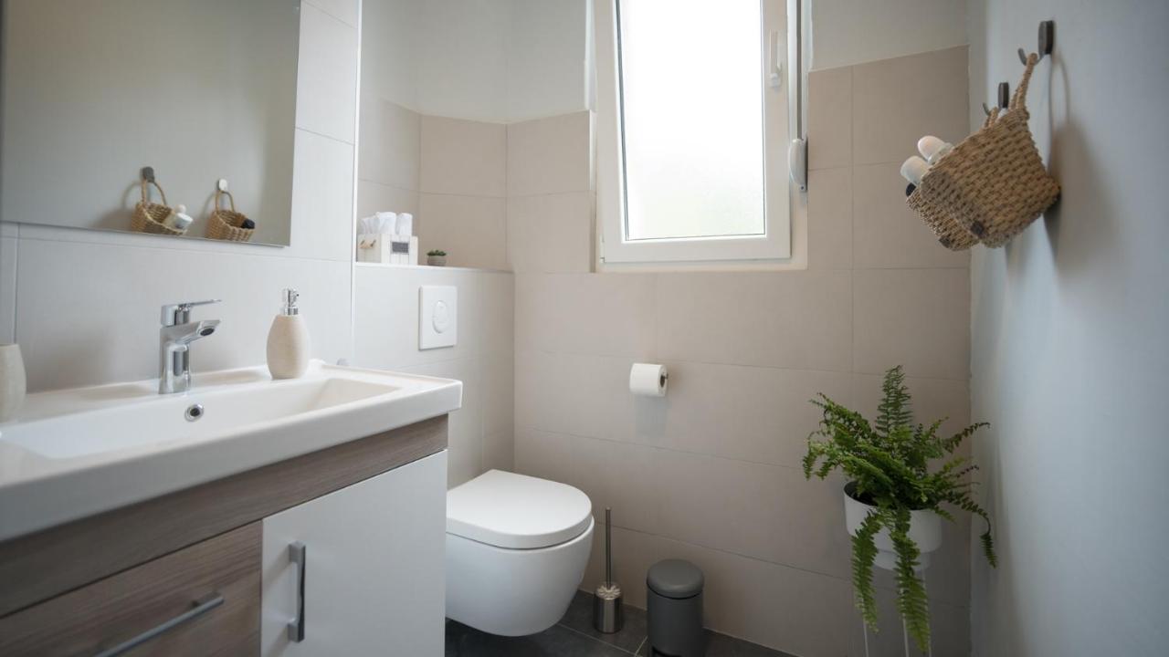Cozy Apartment, 10 Minutes Walking Distance From The Old Town Kotor Bagian luar foto